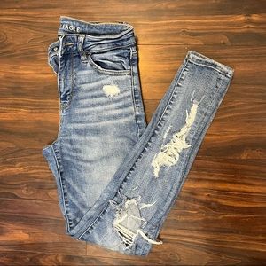AE Light Wash Distressed Hi-Rise Jegging